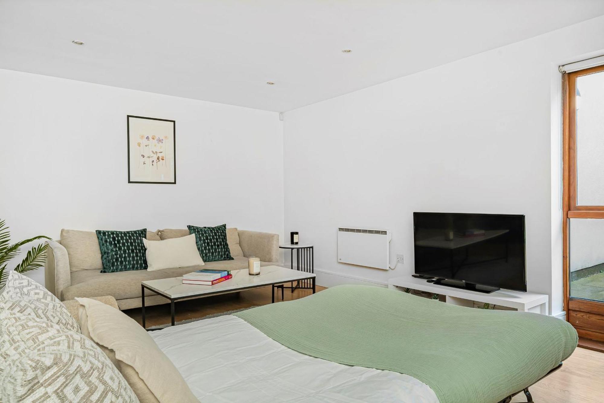 King'S Cross - 2Br With Terrace - Cityapartmentstay Londyn Zewnętrze zdjęcie